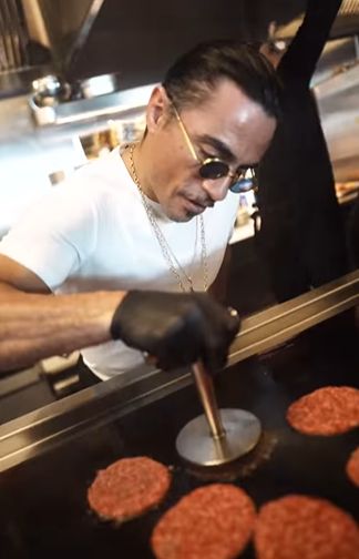 Salt Bae Buka Restoran ke-30 pada Momen Perayaan Idul Fitri