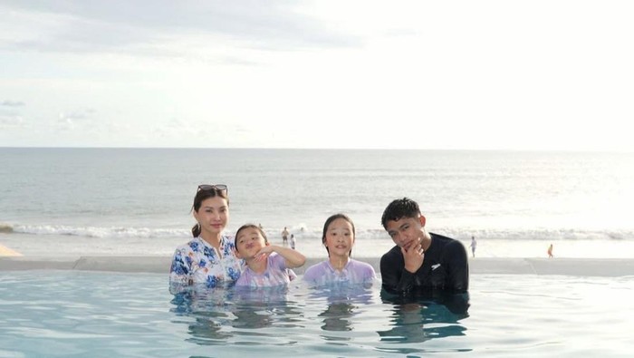 Sarwendah berlibur di Bali Sarwendah berlibur di Bali