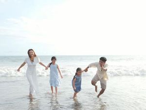 Potret Happy Family Sarwendah Saat Liburan di Bali