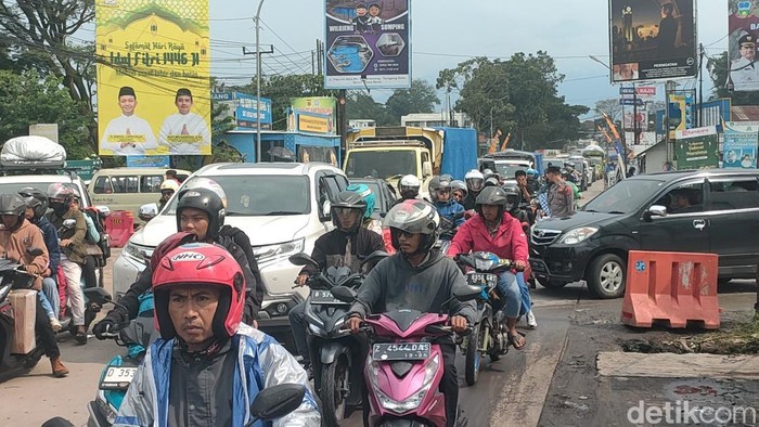 Situasi arus lalin terkini di kawasan Simpang Empat Gobing.