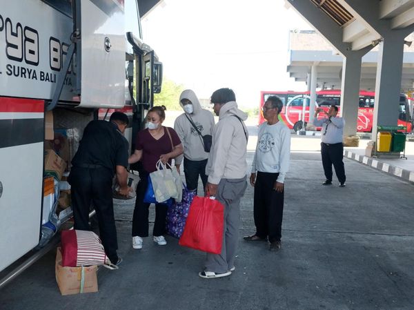 Suasana Arus Balik Lebaran 2025 di Terminal Mengwi Bali