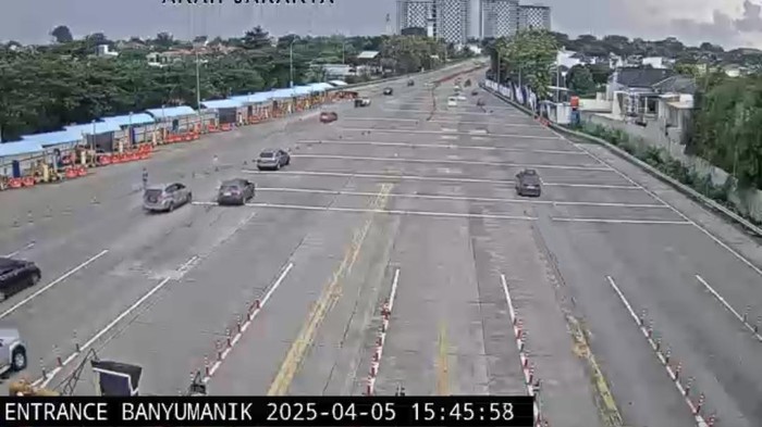 Suasana lalu lintas di Gate Banyumanik, Sabtu (5/4/2025) pukul 15.45 WIB.