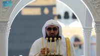 Imam Masjidil Haram Syekh Bandar Balila bertindak sebagai khatib Jumat. Dalam khutbahnya, dia menyeru umat Islam melanjutkan perbuatan baik dan memperkuat hubungannya dengan Allah SWT setelah Ramadan. Foto: Saudi Press Agency