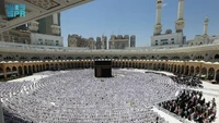Jumat, 4 April 2025 adalah Jumat pertama bulan Syawal, tepat setelah berakhirnya Ramadan. Umat Islam ramai-ramai menghadiri salat Jumat di Masjidil Haram, Makkah. Foto: Saudi Press Agency