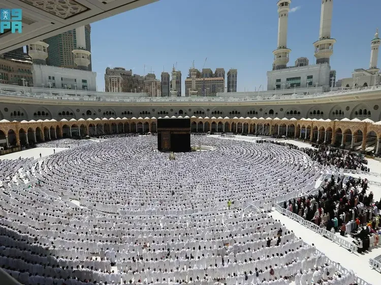 Suasana Salat Jumat Pertama setelah Ramadan di Masjidil Haram