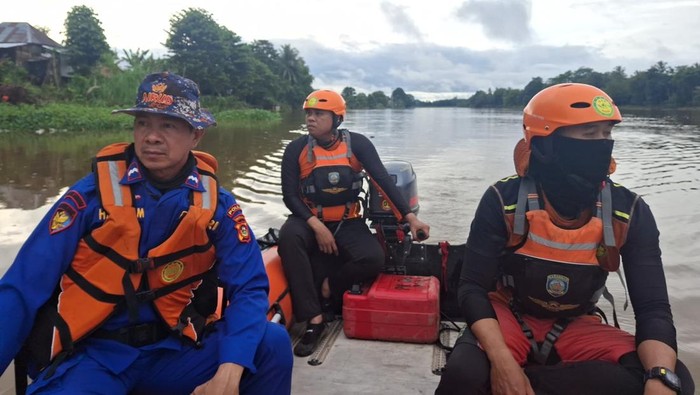 Tim SAR gabungan melakukan pencarian terhadap dua bocah yang hilang di Ogan Ilir