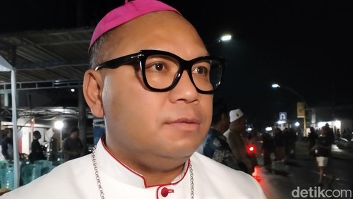 Uskup Labuan Bajo Monsinyur (Mgr) Maksimus Regus.