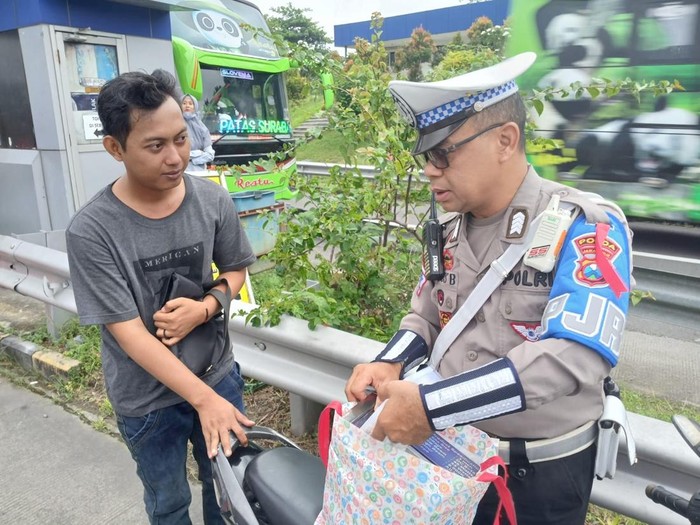 Viral pemotor masuk Tol Surabaya-Gresik