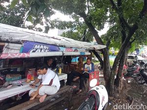 Warung Kopi Amir Tempat Andalan Pewarta Berbagi Informasi Mudik di Cirebon