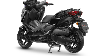 Sementara fitur-fitur lainnya seperti smart key system, answer back system, start stop system, soket pengisian daya ponsel, kontrol traksi, sistem pengereman antilock braking system (ABS) berkanal ganda, navigasi Garmin, ruang bagasi yang bisa menyimpan dua helm, dan masih banyak lagi. Foto: Doc. Yamaha Thai.