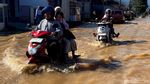 Kondisi Jalan Cikancung Bandung Terendam Banjir