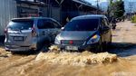 Kondisi Jalan Cikancung Bandung Terendam Banjir