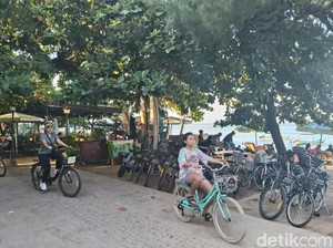 Bersepeda Jadi Aktivitas Favorit Wisatawan di Pantai Segara Ayu