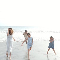 Penampilan Sarwendah yang terlihat cantik dengan tubuh langsingnya juga tak kalah mencuri atensi. Sarwendah auranya cantik bgt, apalagi badannya terlihat body goals bgt, rahasianya apa yaaa?? komentar salah seorang netizen. Foto: Instagram/@betrandpetoputraonsu