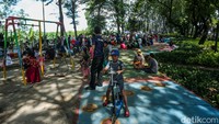 Kegiatan car free day (CFD) atau hari bebas kendaraan bermotor (HBKB) di Jakarta pun ditiadakan pada hari ini 6 April 2025.