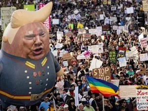 Kebijakan Trump Bikin Puluhan Ribu Warga AS Turun ke Jalan