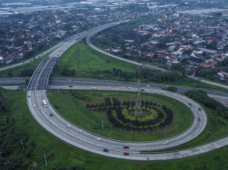 Foto Udara Penerapan Skema Satu Arah di Ruas Tol Semarang