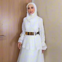 Terkait kedekatannya dengan Ruben Onsu, Desy pernah mengungkapkan saat ini dia dan mantan suami Sarwendah itu sering berkomunikasi. “Pokoknya kami memang sekarang lagi rajin komunikasi, obrolnya nyambung, seru kata Desy Ratnasari. Foto: Dok. Instagram Vivi Thalib