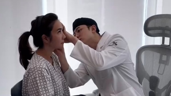 8 Foto Gisella Anastasia Oplas di Korea, Jalan-jalan Dengan Wajah Bengkak