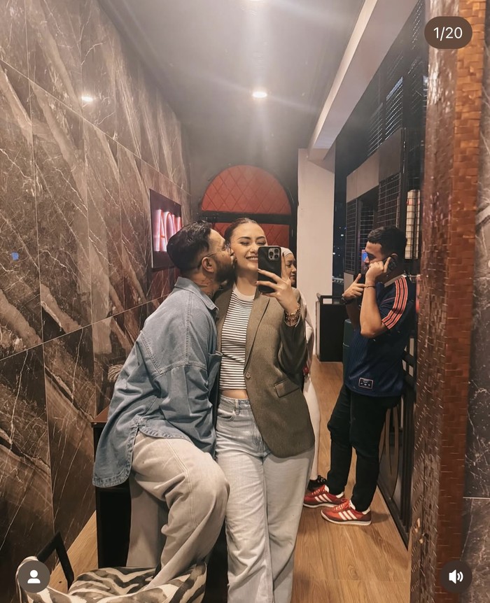 Intip Potret Keseruan Onadio Leonardo Saat Kulineran Bareng Istri Intip Potret Keseruan Onadio Leonardo Saat Kulineran Bareng Istri