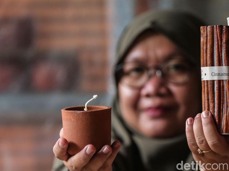 Intip Rumah Produksi Lilin di Bojonggede