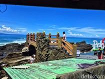 Walhi Soroti Jembatan di Atas Karang Hawu Sukabumi