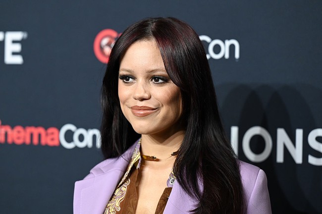 Dalam film terbarunya yang digarap oleh sutradara Trey Edward Shcults, Jenna memainkan karakter bernama Anima. Belum banyak diketahui tentang film tersebut, namun dikatakan bahwa genre-nya adalah thriller psikologis berbalut musikal. Foto: Getty Images/Gilbert Flores