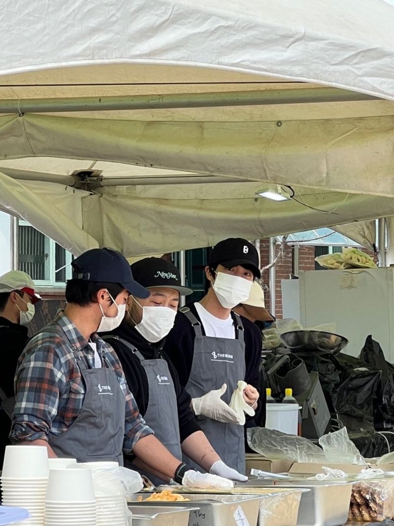 Jin BTS menjadi relawan untuk korban kebakaran hutan Andong