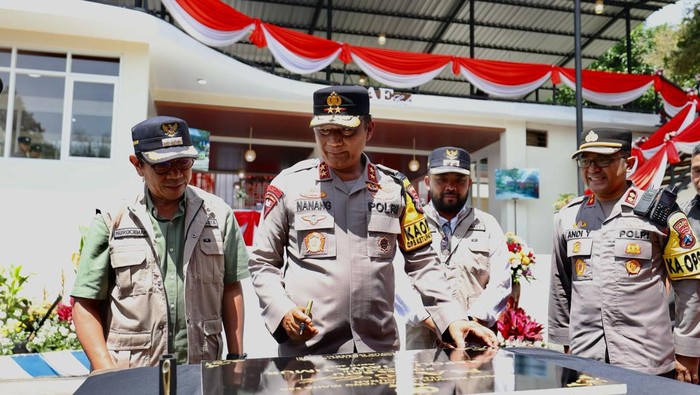 Kapolda Jawa Timur Irjen Nanang Avianto meresmikan pembangunan SAE Cafe