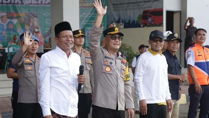 Kapolres Kebumen AKBP Eka Baasith Syamsuri, menghadiri langsung program balik mudik Lebaran 2025 gratis di Terminal Tipe A Kebumen