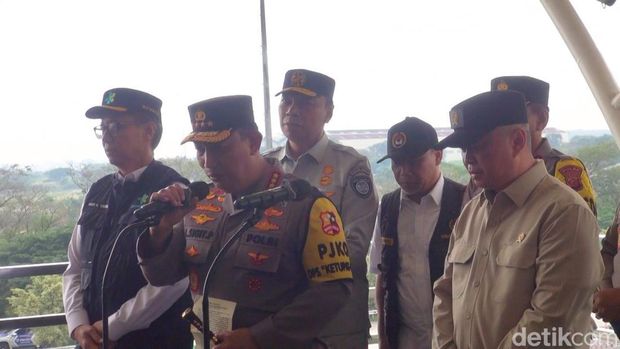 Kapolri Jenderal Listyo Sigit Prabowo saat mengecek arus balik di Tol Cikampek