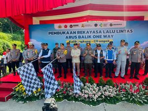 Kapolri Pimpin Flag Off One Way Nasional Kalikangkung-Cikampek