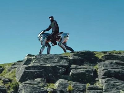 Wujud Motor Anjing Kawasaki: Punya 4 Kaki, Bisa Diajak Lompat-lompat