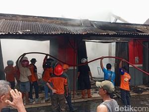 3 Kios di Kandangmas Kudus Ludes Terbakar, Kerugian Rp 460 Juta