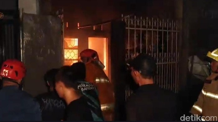 Kebakaran menghanguskan 9 rumah warga di Kota Makassar, Sulawesi Selatan (Sulsel).