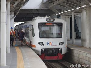 Naik Kereta Bandara Soetta Harus Duduk Sesuai Nomor Kursi Mulai September