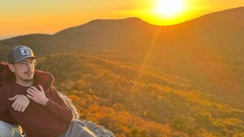 Tolong edit lengan yang saya pegang dari foto ini Foto: Boredpanda