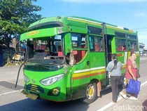 Tabrakan Beruntun di Jalan Terminal Mengwi, Bus Mini Ringsek