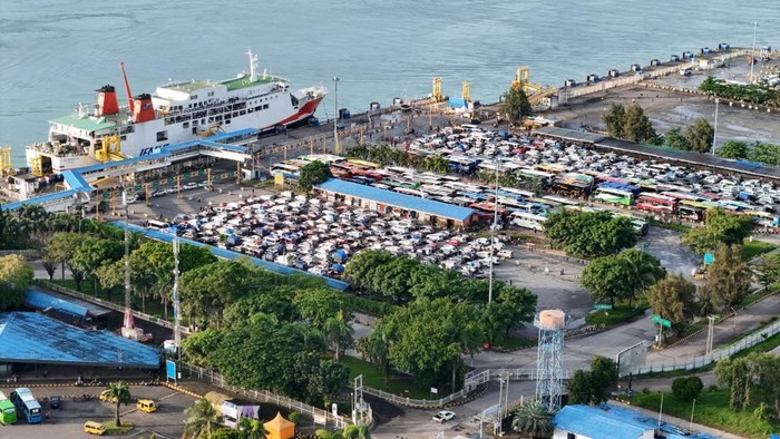 Kondisi Pelabuhan Bakauheni Minggu pagi