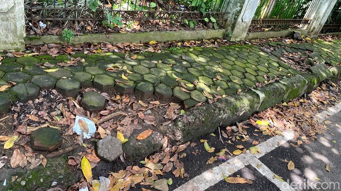 Kondisi trotoar di Jalan Cilaki Bandung