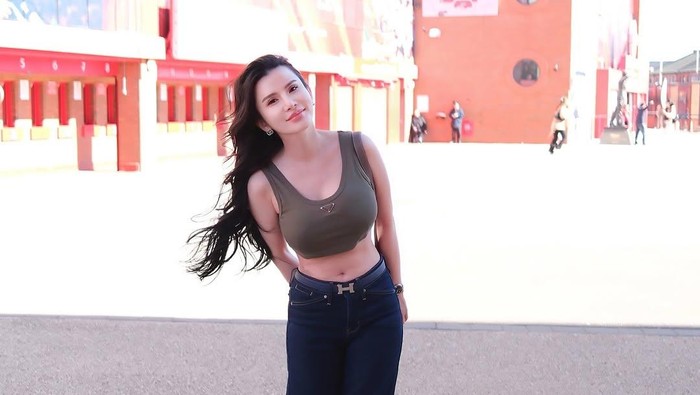 maria vania maria vania