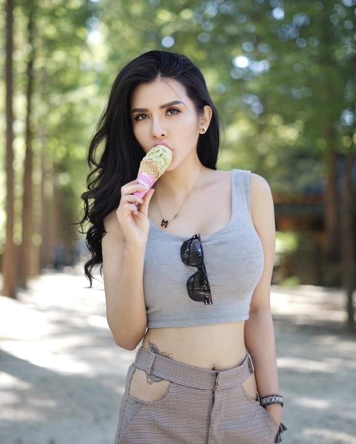 Maria Vania Maria Vania