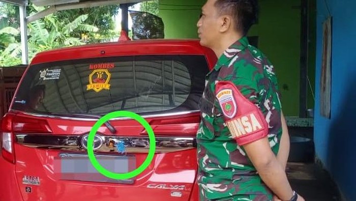 Kawanan geng motor melakukan aksi teror di Kabupaten Maros, Sulawesi Selatan (Sulsel) menggunakan busur panah ke mobil dan merusak motor. Para pelaku juga melempar rumah warga menggunakan batu.