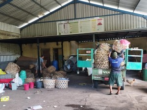 Pembayaran Nontunai Iuran Sampah di TPS3R Sadu Kencana