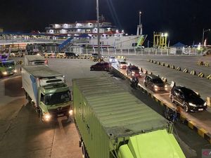 Lalin di Pelabuhan Merak Ramai Lancar pada Malam Puncak Arus Balik