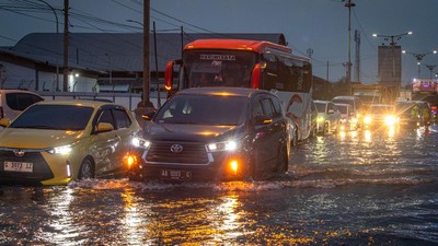 Penampakan Banjir Rob Genangi Jalur Mudik Pantura Demak