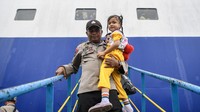 Kesyahbandaran dan Otoritas Pelabuhan (KSOP) Kelas I Samarinda mencatatat jumlah penumpang yang tiba dari Parepare, Sulawesi Selatan berjumlah 1.569 penumpang, sembilan mobil dan 40 sepeda motor.