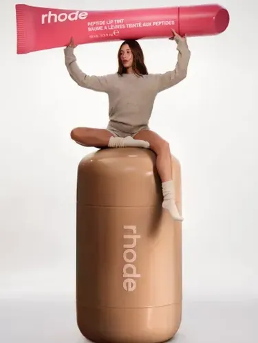 Rhode, brand kecantikan Hailey Bieber.