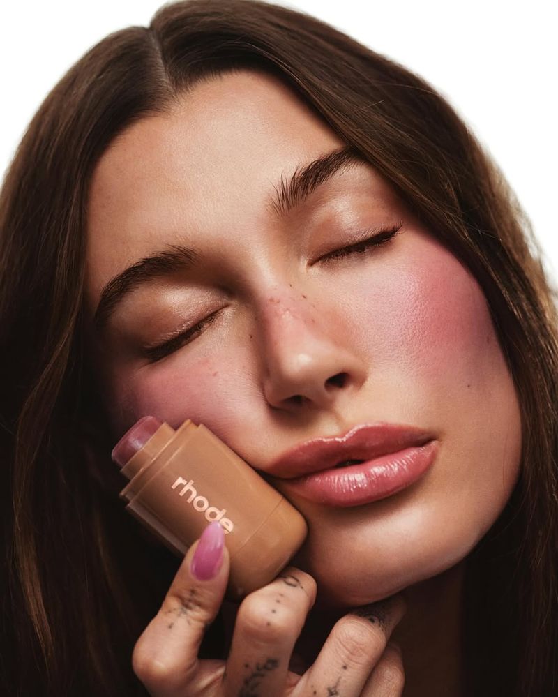 Rhode, brand kecantikan Hailey Bieber.