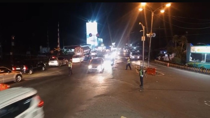 Simpang tiga Mengkreng